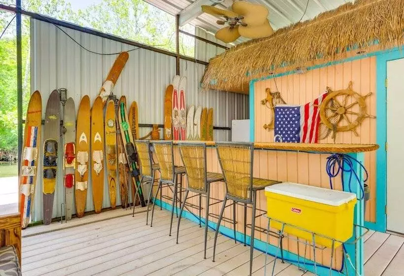 10 Acre Lakefront Home W/ Pool, Hot Tub & Dock!