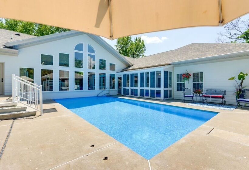 10 Acre Lakefront Home W/ Pool, Hot Tub & Dock!