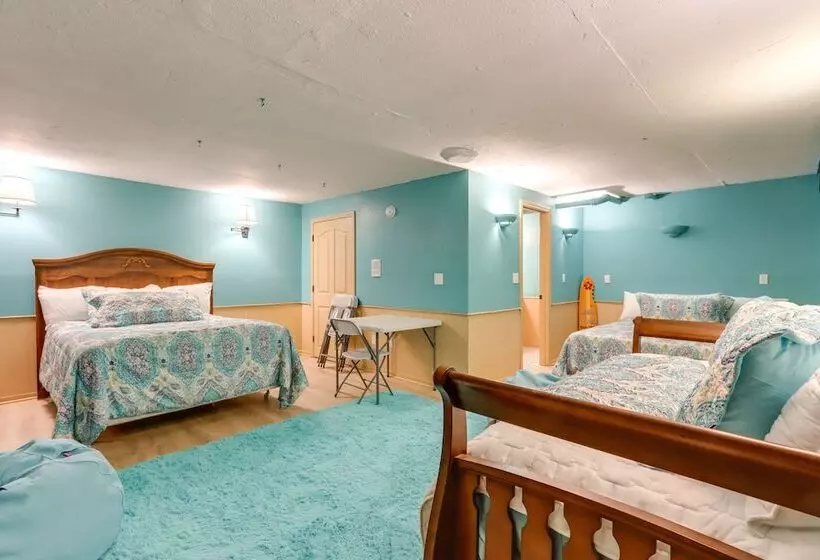 10 Acre Lakefront Home W/ Pool, Hot Tub & Dock!