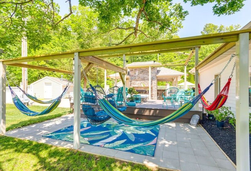 10 Acre Lakefront Home W/ Pool, Hot Tub & Dock!