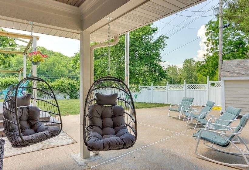 10 Acre Lakefront Home W/ Pool, Hot Tub & Dock!