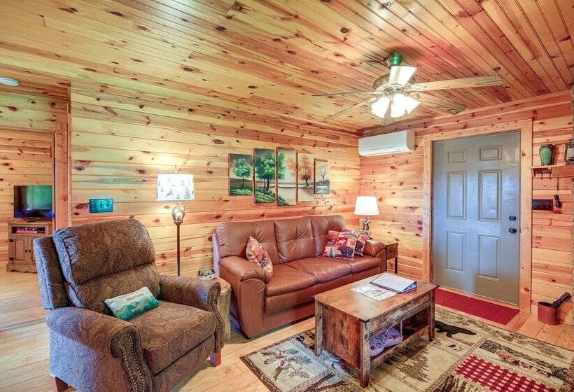 Wraparound Deck & Hot Tub: Blue Ridge Mtn Cabin