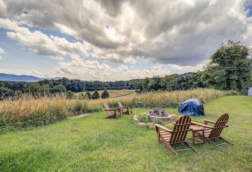 Wraparound Deck & Hot Tub: Blue Ridge Mtn Cabin