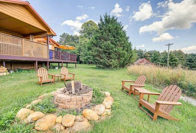Wraparound Deck & Hot Tub: Blue Ridge Mtn Cabin