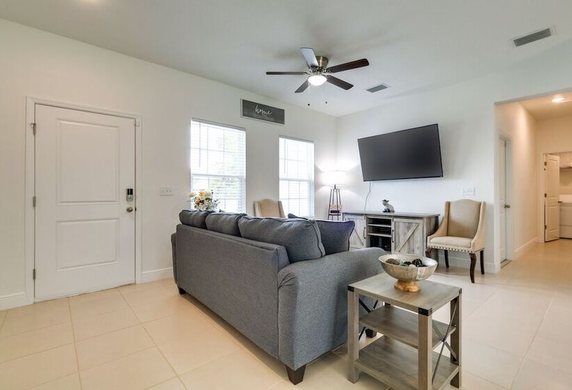 Bright, Pet Friendly Home: 16 Mi To Downtown Ocala