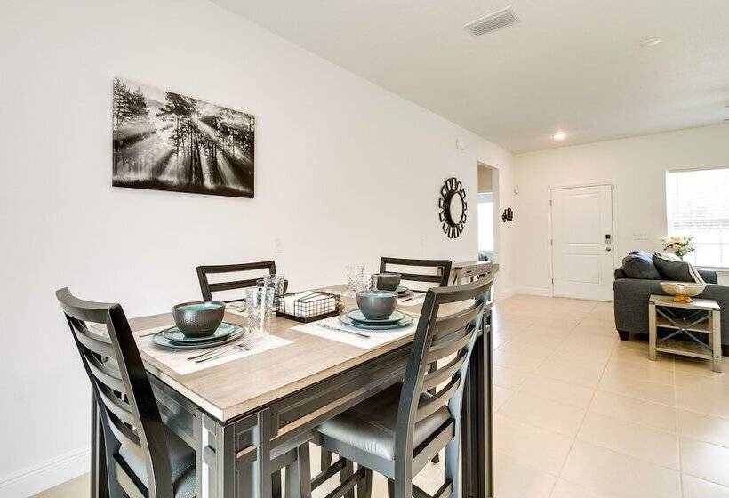 Bright, Pet Friendly Home: 16 Mi To Downtown Ocala