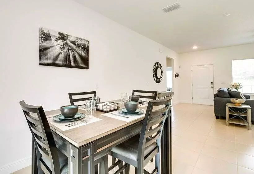 Bright, Pet Friendly Home: 16 Mi To Downtown Ocala