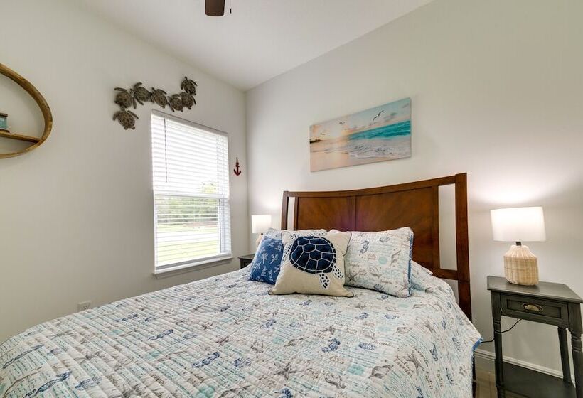 Bright, Pet Friendly Home: 16 Mi To Downtown Ocala