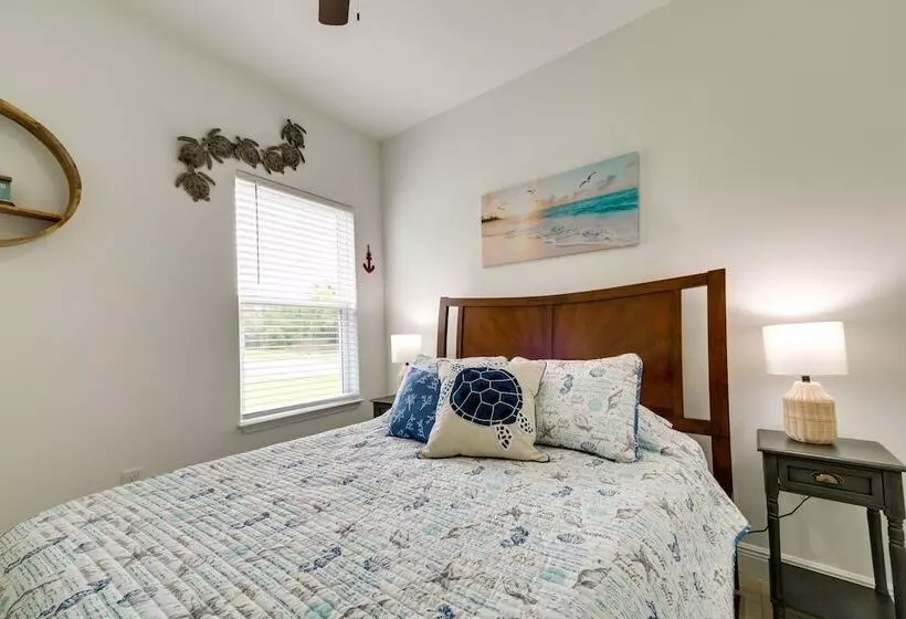 Bright, Pet Friendly Home: 16 Mi To Downtown Ocala