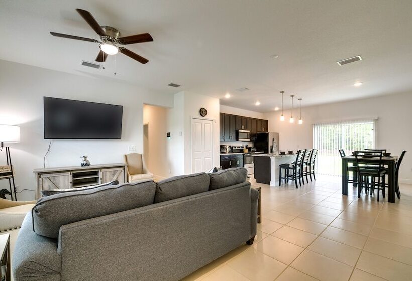 Bright, Pet Friendly Home: 16 Mi To Downtown Ocala