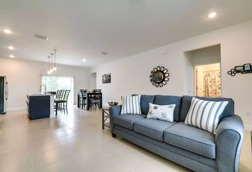 Bright, Pet Friendly Home: 16 Mi To Downtown Ocala