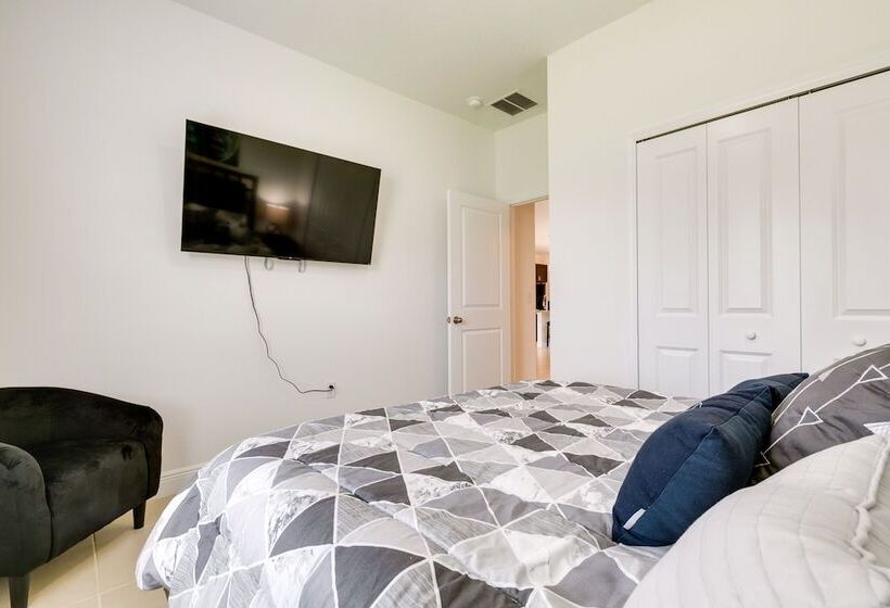 Bright, Pet Friendly Home: 16 Mi To Downtown Ocala