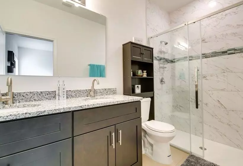 Bright, Pet Friendly Home: 16 Mi To Downtown Ocala