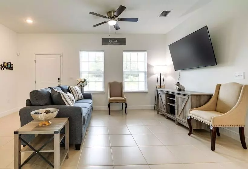 Bright, Pet Friendly Home: 16 Mi To Downtown Ocala
