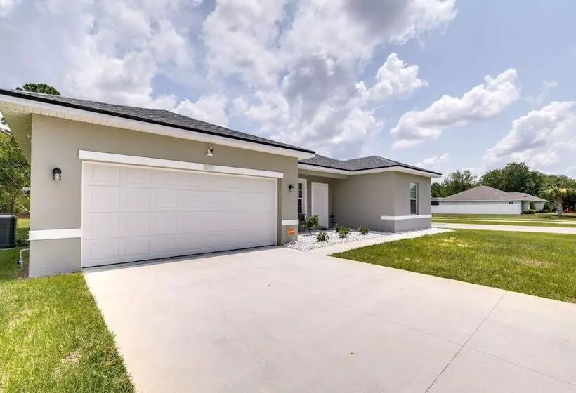 Bright, Pet Friendly Home: 16 Mi To Downtown Ocala