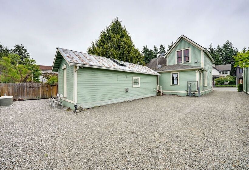 Charming La Conner Vacation Home W/ Fireplace!