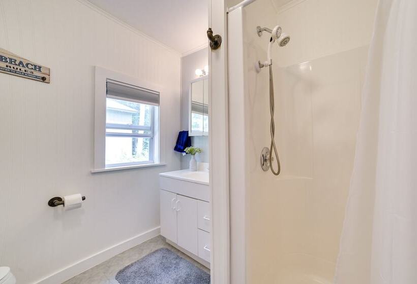 Enchanted Lake Huron Cottage W/ Beach Access!