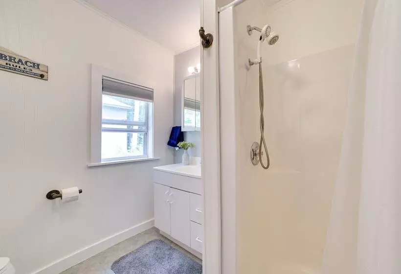 Enchanted Lake Huron Cottage W/ Beach Access!