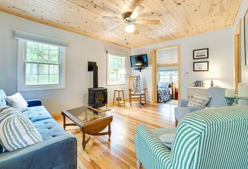 Enchanted Lake Huron Cottage W/ Beach Access!