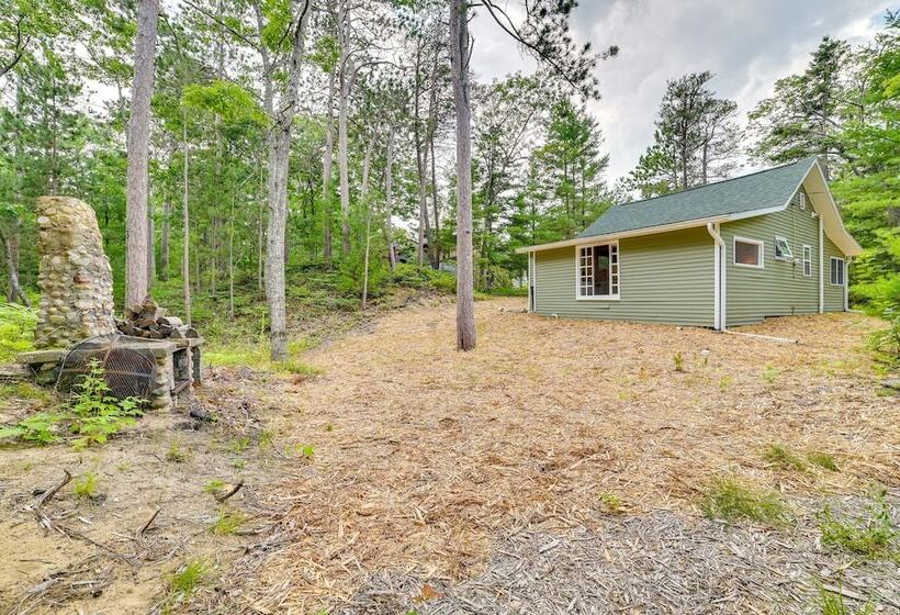 Enchanted Lake Huron Cottage W/ Beach Access!