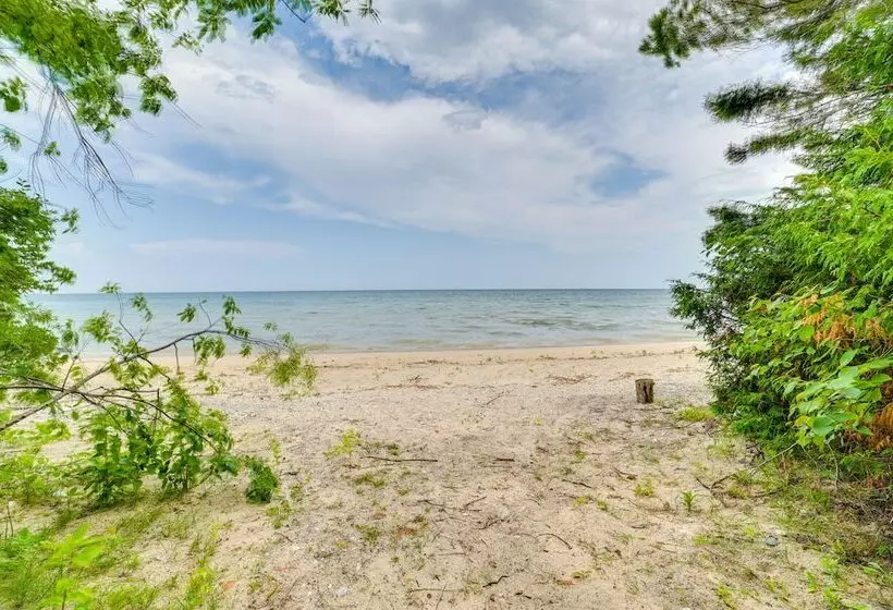 Enchanted Lake Huron Cottage W/ Beach Access!