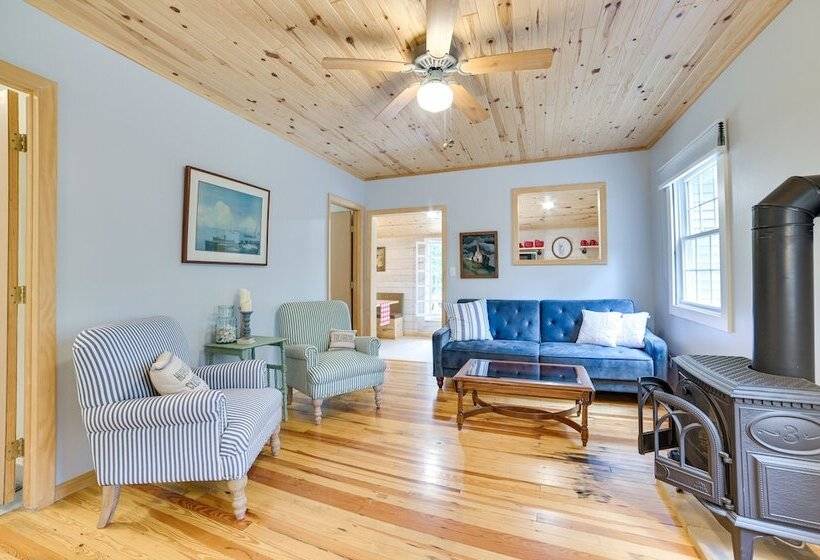 Enchanted Lake Huron Cottage W/ Beach Access!