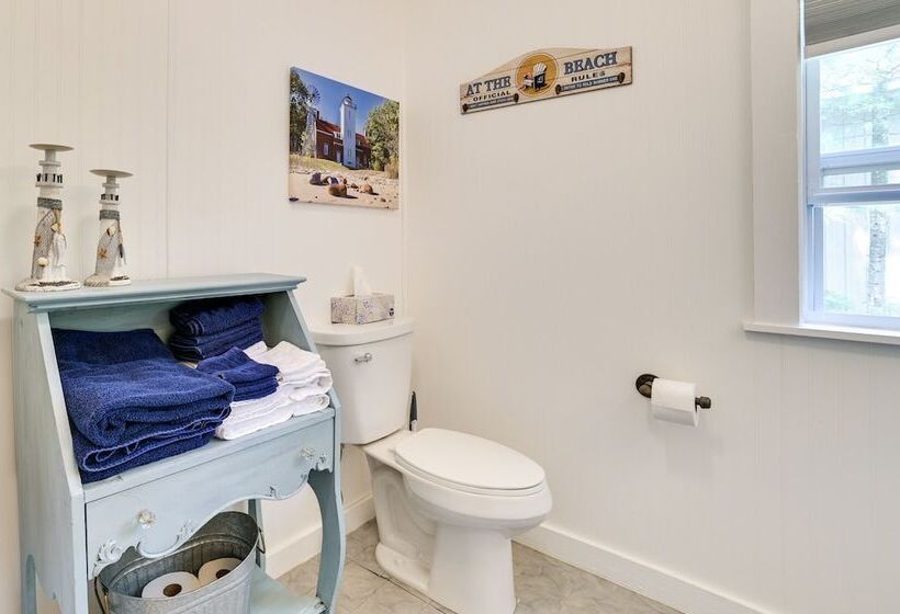 Enchanted Lake Huron Cottage W/ Beach Access!