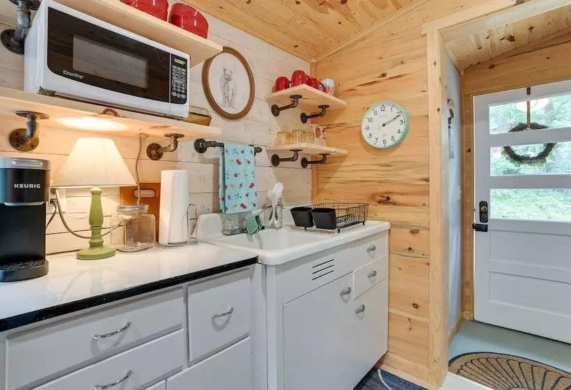 Enchanted Lake Huron Cottage W/ Beach Access!