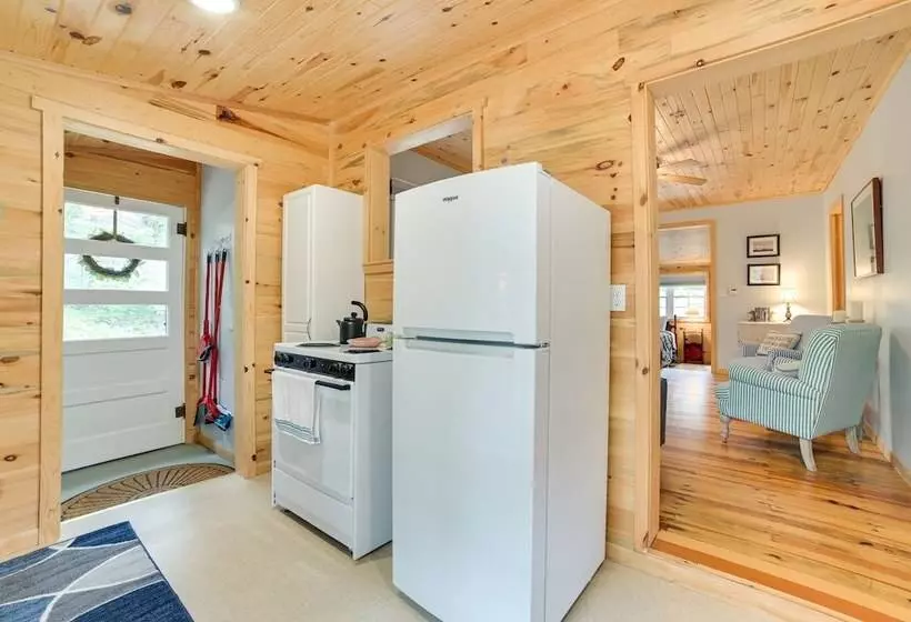 Enchanted Lake Huron Cottage W/ Beach Access!