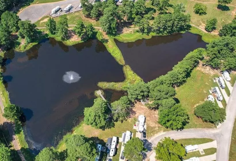 Charming Texarkana Home: Lake & Pool Access!