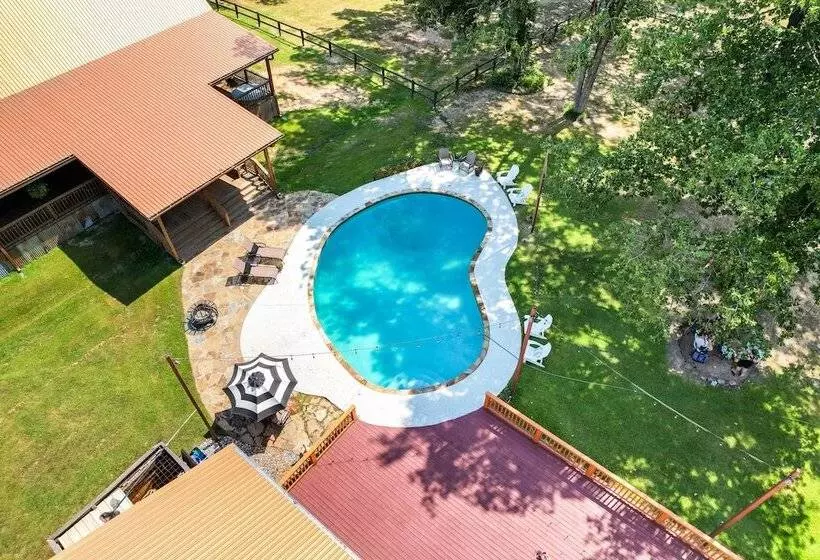 Charming Texarkana Home: Lake & Pool Access!