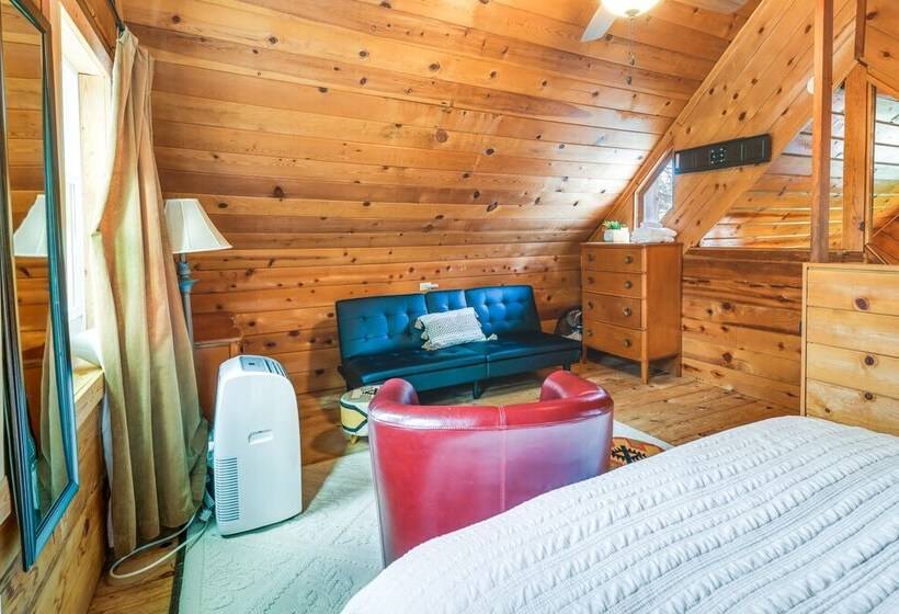 Fire Pit, Deck & Grill: Cozy Twain Harte Cabin!