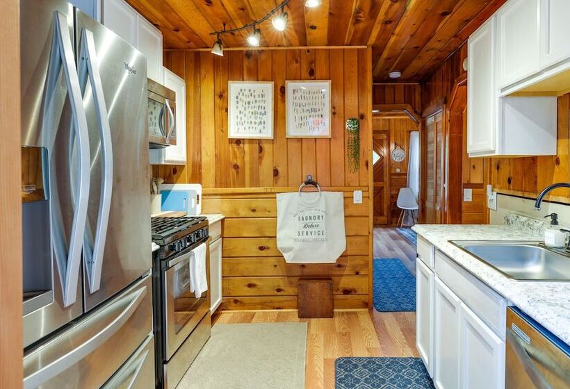 Fire Pit, Deck & Grill: Cozy Twain Harte Cabin!