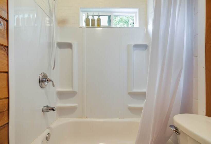 Fire Pit, Deck & Grill: Cozy Twain Harte Cabin!