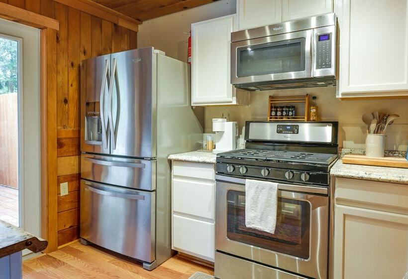 Fire Pit, Deck & Grill: Cozy Twain Harte Cabin!