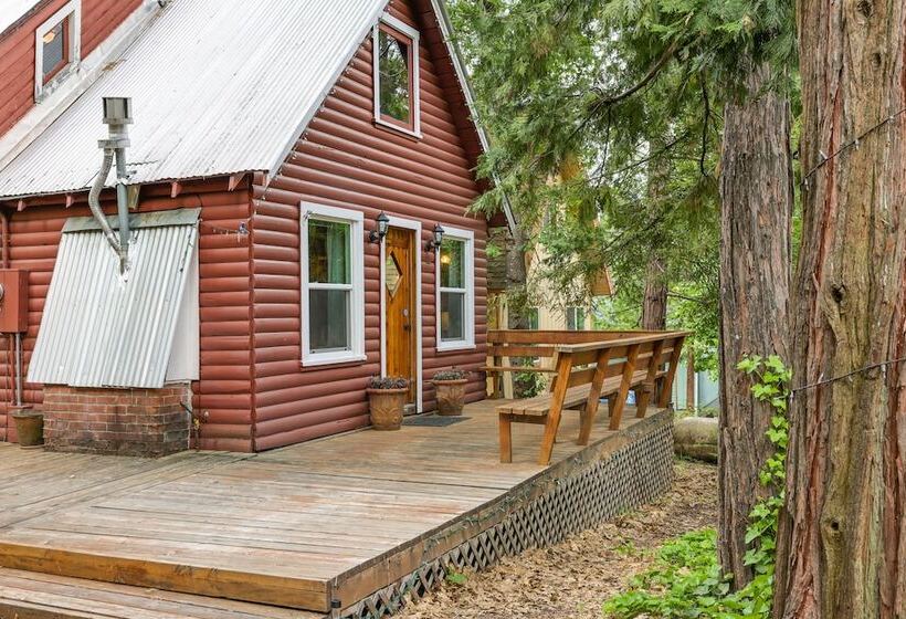 Fire Pit, Deck & Grill: Cozy Twain Harte Cabin!