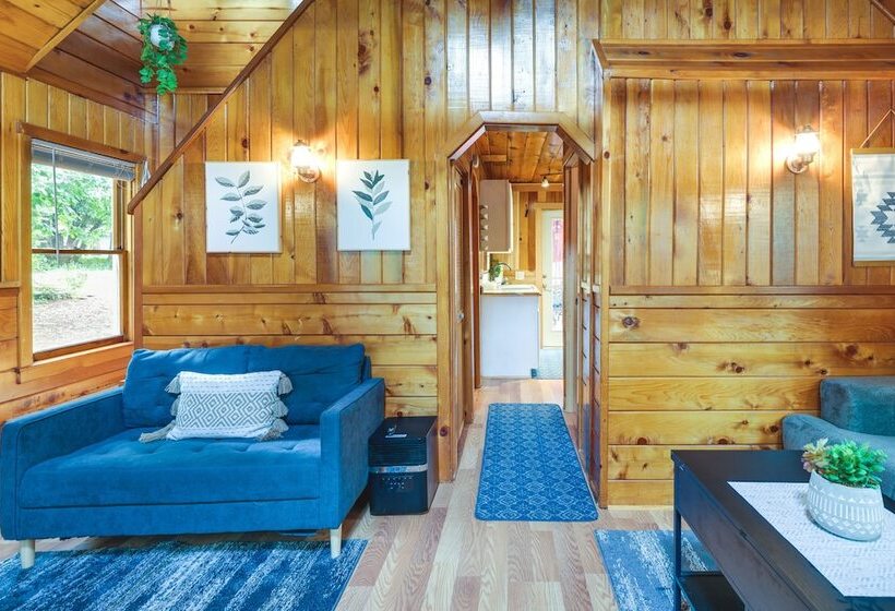 Fire Pit, Deck & Grill: Cozy Twain Harte Cabin!