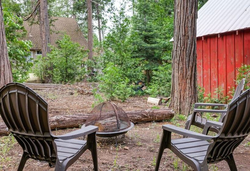 Fire Pit, Deck & Grill: Cozy Twain Harte Cabin!