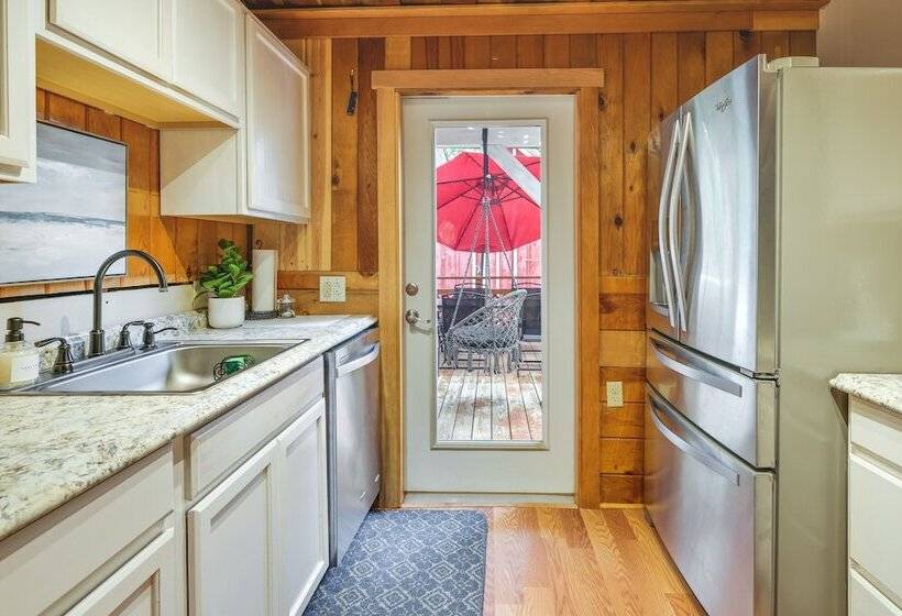 Fire Pit, Deck & Grill: Cozy Twain Harte Cabin!