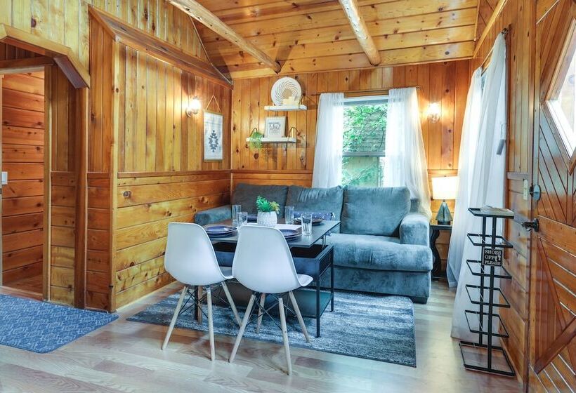 Fire Pit, Deck & Grill: Cozy Twain Harte Cabin!