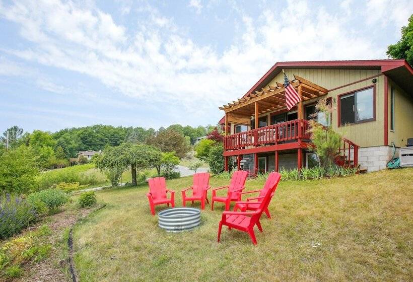 Crystal Lake Vacation Rental, 3 Mi To Betsie River