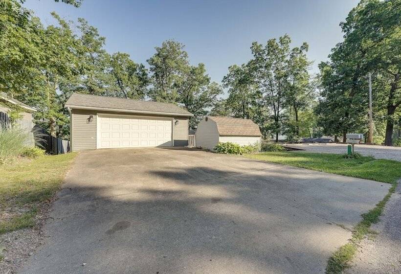 Delton Oasis Retreat W/ Lake Views & Deck!