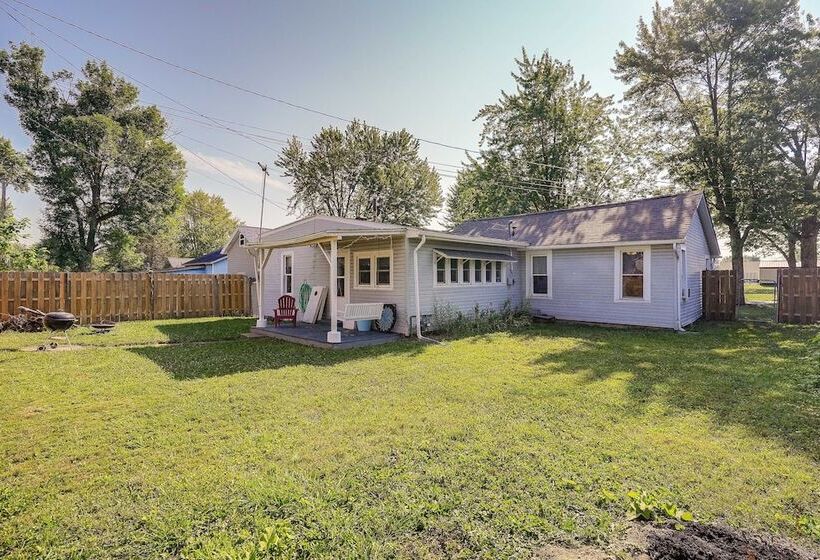 Downtown Russells Point Cottage Near Indian Lake!