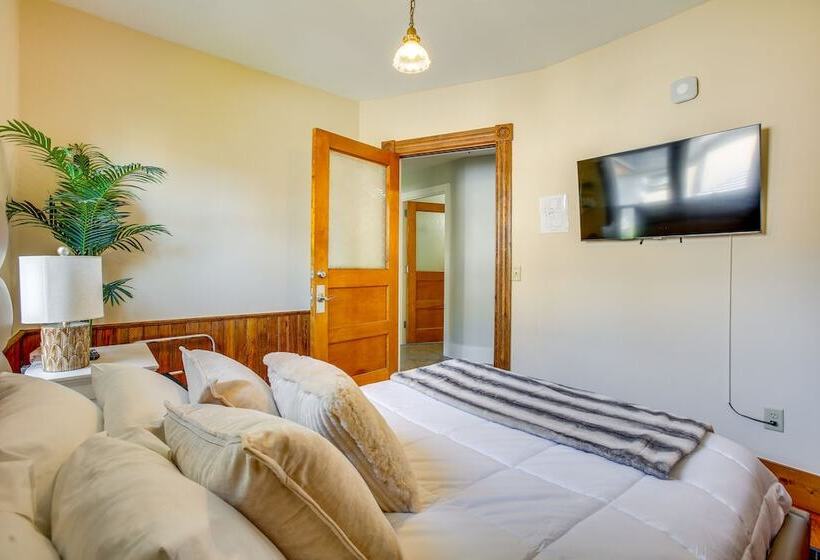 Downtown Traverse City Home Walk To Beaches!