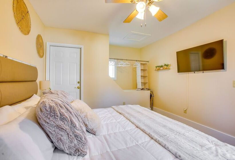 Downtown Traverse City Home Walk To Beaches!