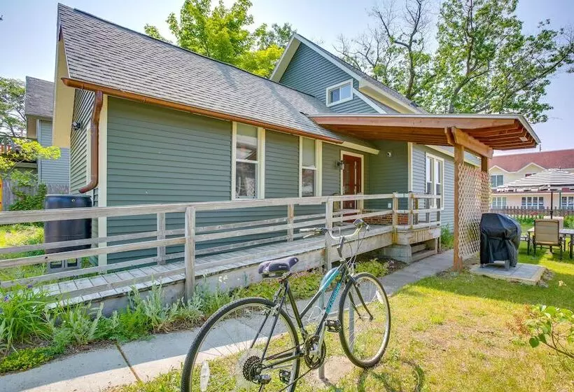 Downtown Traverse City Home   Walk To Beaches!
