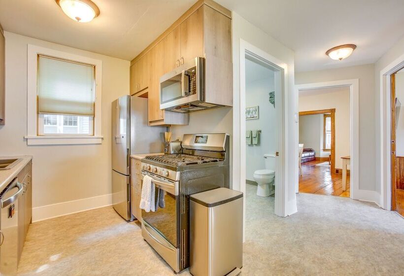 Downtown Traverse City Home Walk To Beaches!