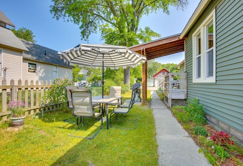 Downtown Traverse City Home Walk To Beaches!