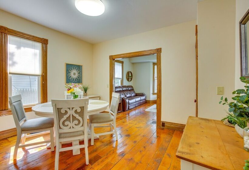 Downtown Traverse City Home Walk To Beaches!