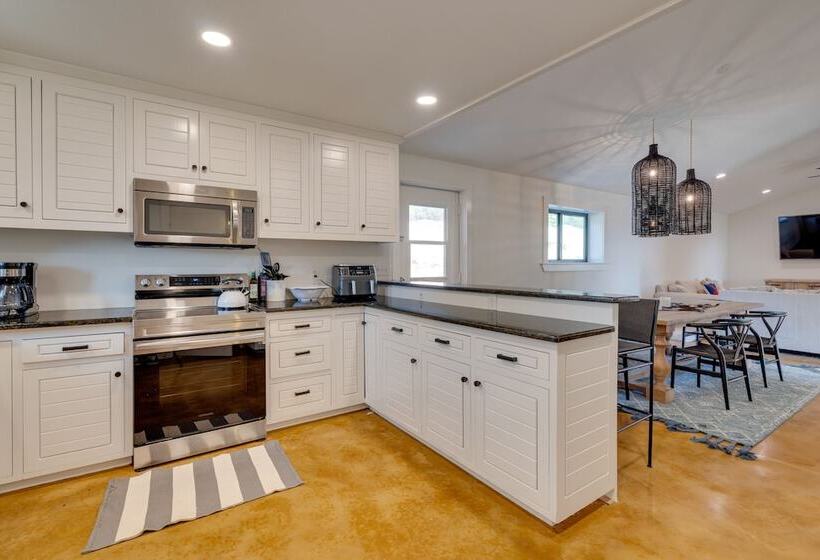 Getaway W/ Fire Pit ~ 5 Mi To Pedernales River!